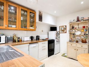 Kitchen- click for photo gallery